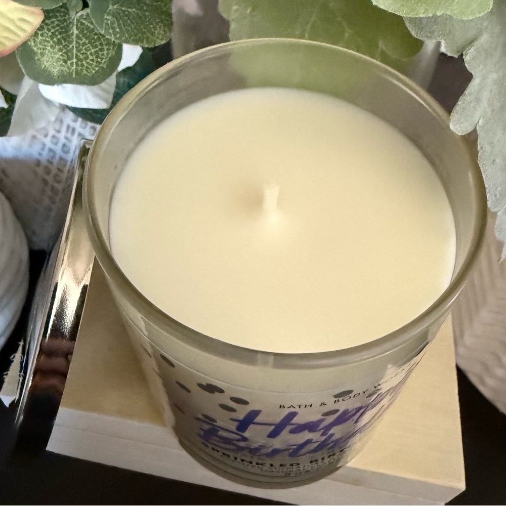 🆕🎂 BATH & BODY WORKS “HAPPY BIRTHDAY” SPRINKLED BIRTHDAY CAKE SINGLE WICK. - Picture 4 of 4